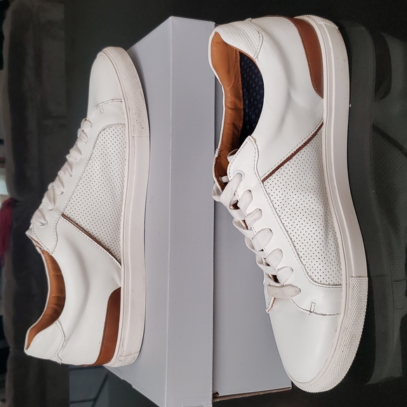 White sneakers - Picture 5 of 9